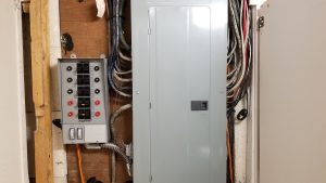 Installation de génératrices portatives et permanentes de 8 KW à 22 KW, 120/240V avec panneau de transfert de 6 à 10 disjoncteurs