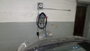 prise-borne-recharge-240v-ev-duty-compteur-mesurage-copropriete-batiment-condos-voiture-electrique-nissan-leaf-4