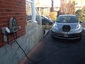 prise-borne-recharge-240v-ev-duty-voiture-electrique-nissan-leaf-3