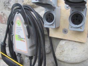 borne de recharge véhicule électrique Flo EV Duty Tesla Grizzl-e TechnoVE
